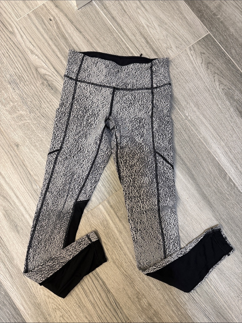 EUC Size 4 Lululemon Speed Tight 28”